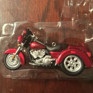 Hallmark keepsake Harley Davidson motorcycle milestones 2011 Strret Glide Trike